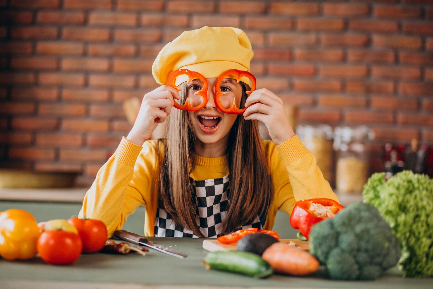 young_teen_girl_preparing_salad_for_breakfast_at_the_kitchen_1303.jpg