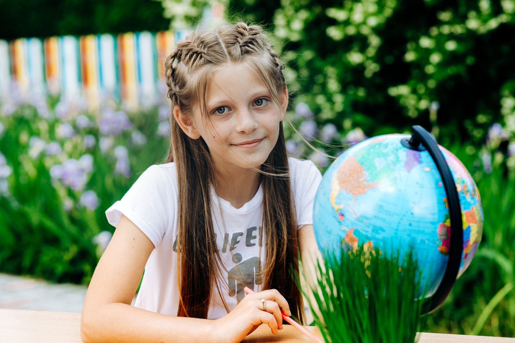 schoolgirl-looks-at-the-globe-2022-11-01-07-16-14-utc.jpg